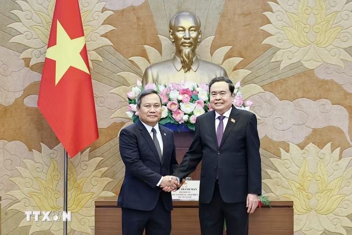 Chủ tịch Quốc hội Trần Thanh Mẫn và Chủ tịch Ủy ban Nhân dân thành phố Hà Nội Vũ Đại Thắng. (Ảnh: Doãn Tấn/TTXVN)