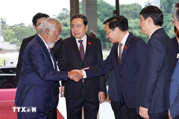 Chủ tịch Quốc hội Trần Thanh Mẫn và đoàn đại biểu Việt Nam đón Thủ tướng nước Cộng hòa Dân chủ Timor-Leste Kay Rala Xanana Gusmão. (Ảnh: Doãn Tấn/TTXVN)
