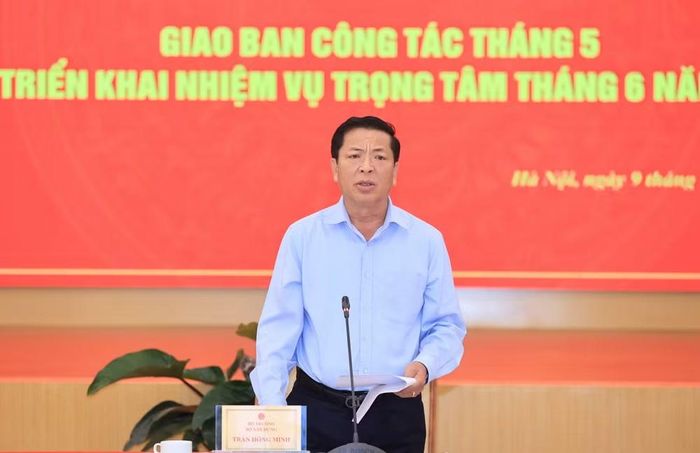 Bộ trưởng Bộ Xây dựng Trần Hồng Minh chỉ đạo tại Hội nghị giao ban công tác tháng Năm và triển khai nhiệm vụ trọng tâm tháng 6/2026 của Bộ Xây dựng chiều 9/6. (Ảnh: Tạ Hải)