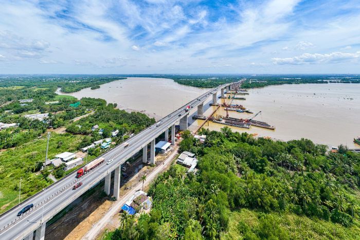 Diện mạo TP Hồ Chí Minh ngày càng hiện đại với nhiều công trình giao thông trọng điểm nối với các tỉnh lân cận.