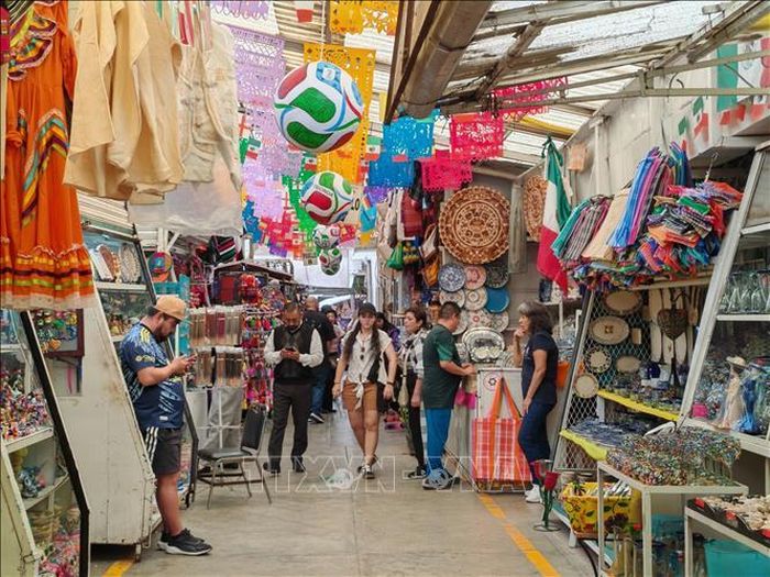Chợ thủ công truyền thống La Ciudadela ở thủ đô Mexico City thu hút lượng lớn khách tham quan trước thềm World Cup 2026.