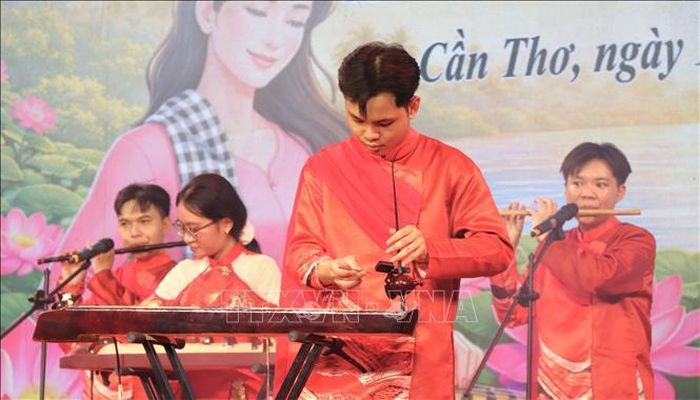 Nghệ thuật đờn ca tài tử là Di sản văn hóa phi vật thể đại diện của nhân loại được nhiều thế hệ người Cần Thơ kế thừa, phát huy.