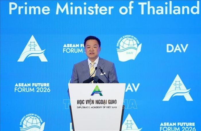 Thủ tướng Thái Lan Anutin Charnvirakul phát biểu tại Phiên khai mạc Diễn đàn Tương lai ASEAN lần thứ ba. Ảnh: Dương Giang/TTXVN.