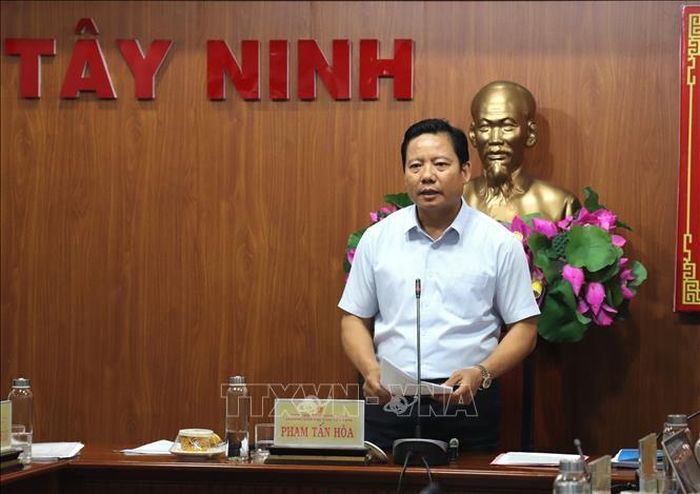 Ông Phạm Tấn Hòa, Phó Chủ tịch UBND tỉnh, Trưởng Ban Chỉ đạo 515 tỉnh Tây Ninh chủ trì, phát biểu chỉ đạo tại hội nghị.