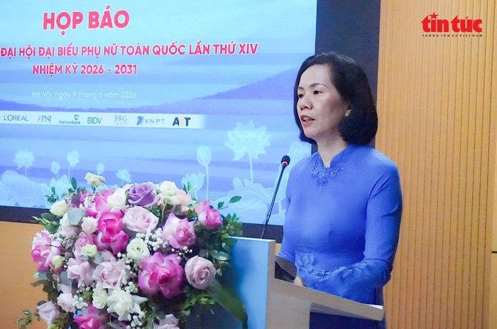 Bà Nguyễn Thị Minh Hương, Phó Chủ tịch Trung ương Hội Liên hiệp Phụ nữ Việt Nam phát biểu tại buổi họp báo.