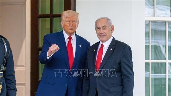 Tổng thống Mỹ Donald Trump (trái) trong cuộc gặp Thủ tướng Israel Benjamin Netanyahu tại Washington, D.C. Ảnh: IRNA/TTXVN