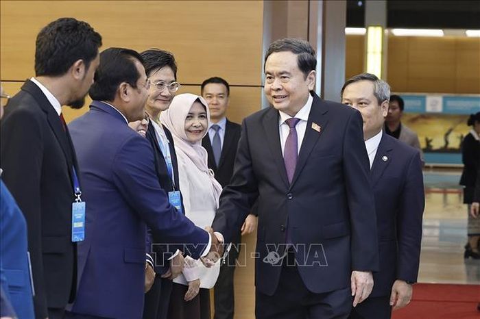 Chủ tịch Quốc hội Trần Thanh Mẫn tiếp Lãnh đạo các thành phố ASEAN. Ảnh: Doãn Tấn/TTXVN