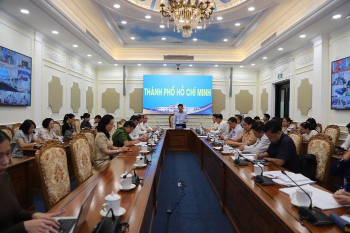 Lãnh đạo TP Hồ Chí Minh chủ trì cuộc họp được kết nối trực tuyến đến 168 phường, xã, đặc khu.
