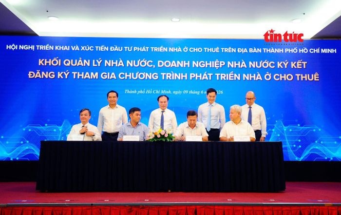 Đại diện các đơn vị sự nghiệp của Nhà nước ký kết tham gia chương trình phát triển nhà ở cho thuê.