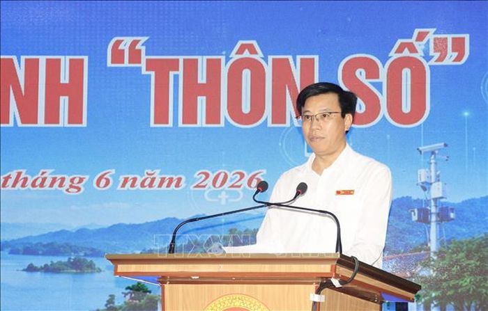 Bí thư Đảng ủy, Chủ tịch HĐND xã Yên Bình Lê Minh Đức phát biểu tại lễ ra mắt.
