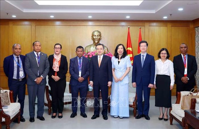 Trưởng Ban Chính sách, chiến lược Trung ương Nguyễn Thanh Nghị tiếp Đoàn Đảng Đại hội Dân tộc Tái thiết Timor - Leste (CNRT). Ảnh: Phương Hoa/TTXVN