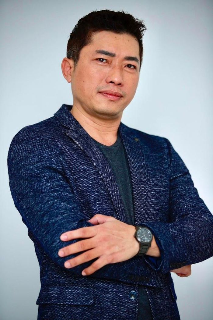 Nam diễn viên Kinh Quốc.