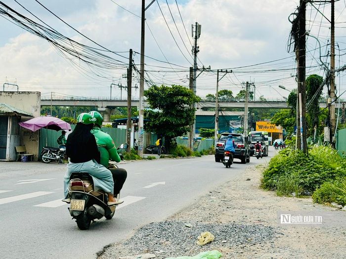 Chủ tịch UBND phường Đông Hòa đề nghị Đại học Quốc gia Tp.HCM sớm xác định và cắm ranh mốc tại khu vực nút giao cổng chính để địa phương kiểm đếm, xây dựng đơn giá và lập phương án bồi thường; đồng thời đề nghị bổ sung nguồn vốn phục vụ công tác giải phóng mặt bằng.