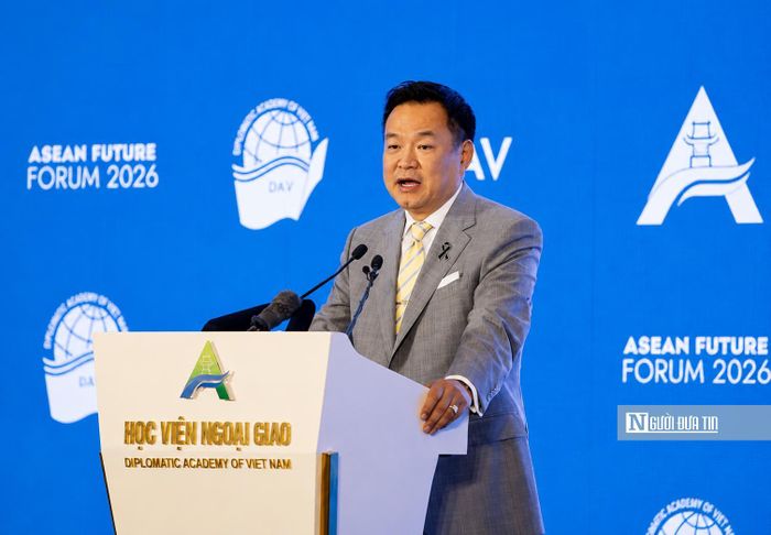 Thủ tướng Vương quốc Thái Lan Anutin Charnvirakul phát biểu tại lễ khai mạc Diễn đàn Tương lai ASEAN.