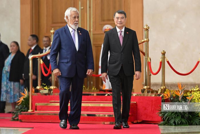 Thủ tướng Lê Minh Hưng và Thủ tướng Kay Rala Xanana Gusmão tại lễ đón.