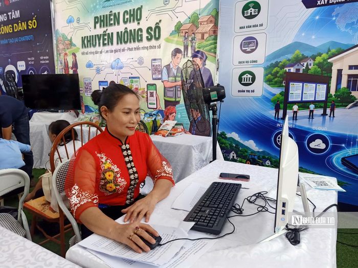 Bà Trần Thị Thanh Loan rất vui mừng khi nơi mình sống được công nhận là thôn số.