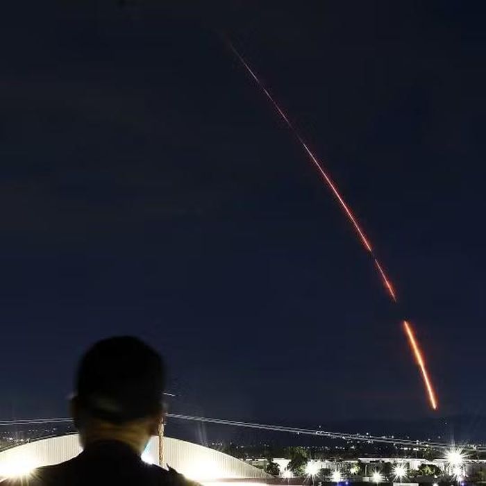 SpaceX đã thực hiện thành công vụ phóng tên lửa Falcon 9 vào đêm muộn từ Căn cứ Không quân Vandenberg hồi tháng Giêng. (Ảnh: Gene Blevins/Zuma Press)