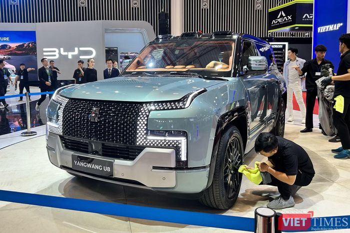 Yangwang U8 là mẫu EREV từng được lên kế hoạch phân phối tại Việt Nam, nhưng đến nay vẫn chưa có thông tin chính thức. Ảnh: Minh Quân.