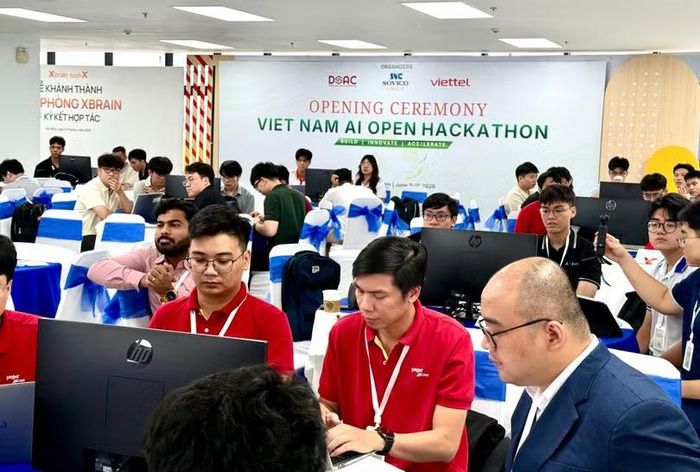 Các đội thi tham gia cuộc thi Vietnam AI Open Hackathon tại Đà Nẵng.