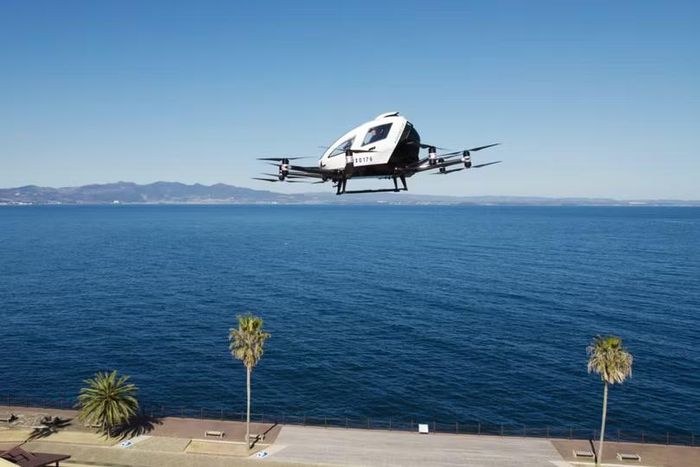 Pin thể rắn giúp eVTOL EH216-S có thể bay liên tục 48 phút. Ảnh: EHang.