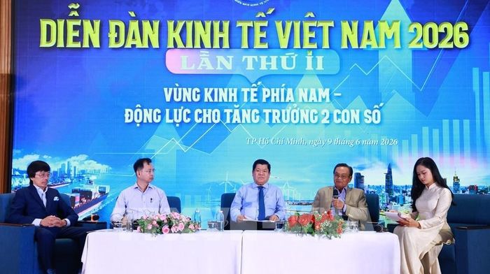 Các diễn giả tham gia Diễn đàn Kinh tế Việt Nam với chủ đề Vùng kinh tế phía Nam - động lực cho tăng trưởng hai con số. Ảnh: Hứa Chung-TTXVN