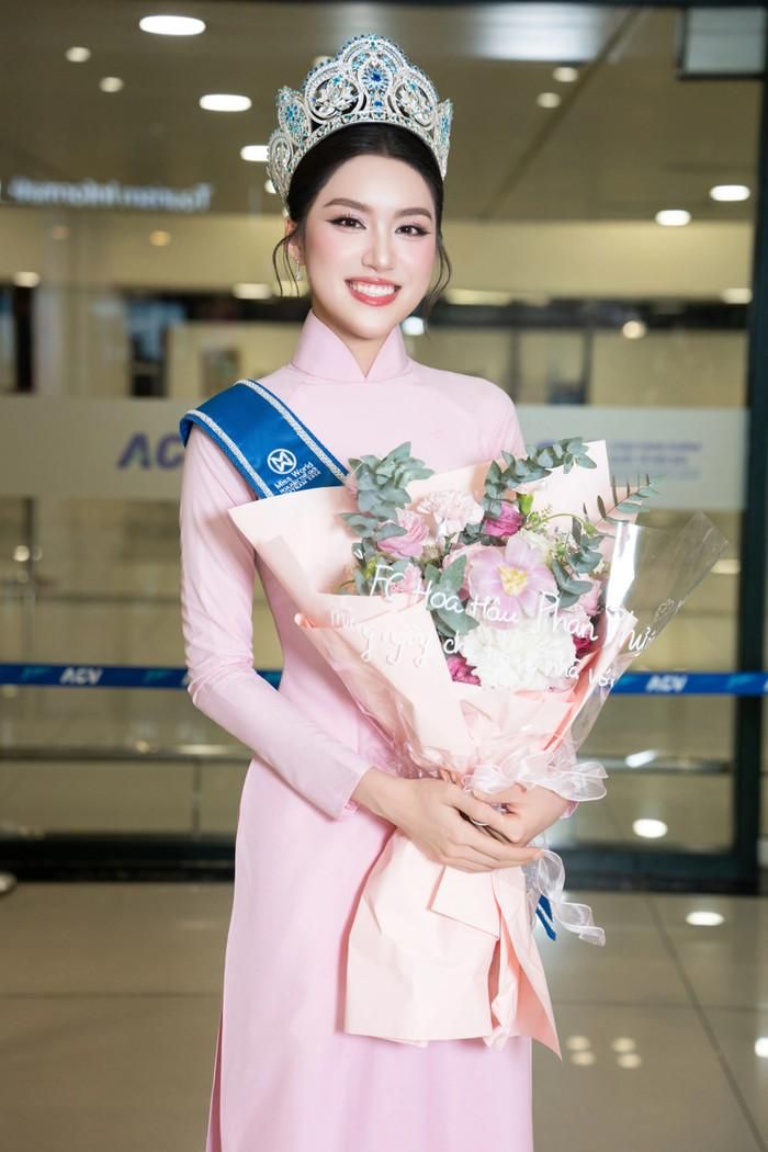 Hoa hậu Phan Phương Oanh tốt nghiệp ngành Kinh doanh Quốc tế tại Trường Đại học Kinh tế Quốc dân.