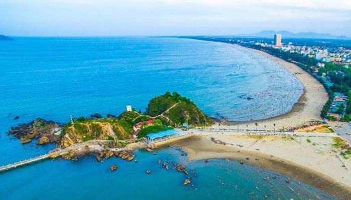 Đến Nghệ An, du khách hãy ghé biển Cửa Lò.