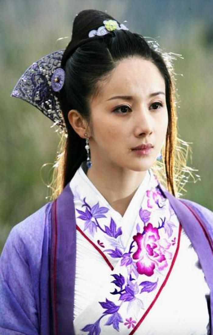 Cửu Nạn Sư Thái còn được biết đến với biệt danh Độc Tý Thần Ni, trước khi xuất gia, bà chính là Trường Bình Công Chúa.
