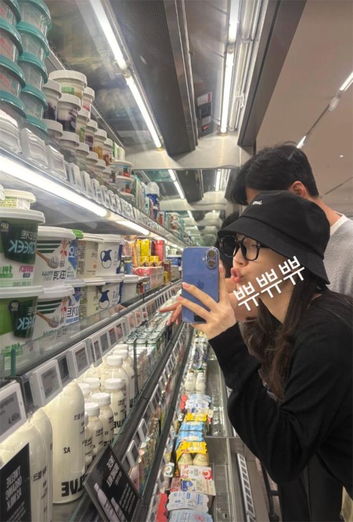 Hình ảnh được Ryu Hwa Young chia sẻ.