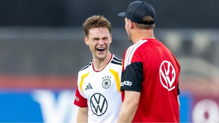 Kimmich và Nagelsmann có cuộc trao đổi kéo dài 18 phút, tuyển Đức sẵn sàng cho World Cup 2026. Ảnh: BILD
