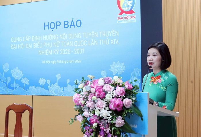 Bà Nguyễn Thị Kim Dung, Ủy viên Đoàn Chủ tịch, Phó Trưởng Ban Thường trực Ban Công tác Phụ nữ, Hội LHPN Việt Nam, cung cấp thông tin về công tác chuẩn bị, các nội dung trọng tâm và định hướng nội dung tuyên truyền Đại hội