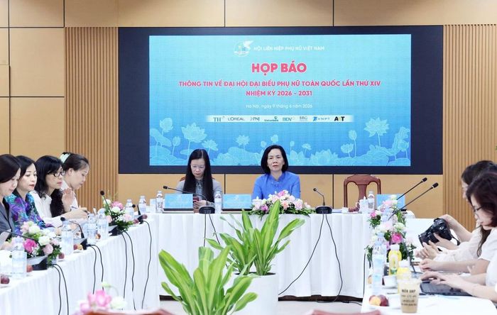 Bà Nguyễn Thị Minh Hương, Phó Chủ tịch Hội LHPN Việt Nam và bà Nguyễn Thị Thu Hiền, Phó Chủ tịch Hội LHPN Việt Nam, chủ trì buổi họp báo