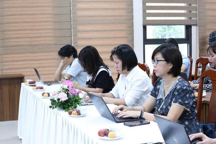 Đông đảo phóng viên, biên tập viên, nhà báo đến từ các cơ quan báo chí Trung ương và địa phương tham gia chương trình họp báo