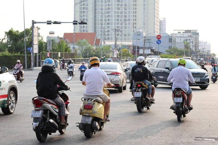 TP. Hồ Chí Minh duy trì nền nhiệt cao, mưa dông xuất hiện về chiều tối hôm nay.