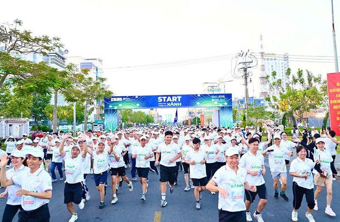Tổng Công ty Điện lực miền Nam (EVNSPC), Công ty Điện lực Vĩnh Long tổ chức Giải chạy hưởng ứng “Toàn dân sử dụng năng lượng tiết kiệm hiệu quả và hưởng ứng Chiến dịch Giờ Trái đất năm 2026”.