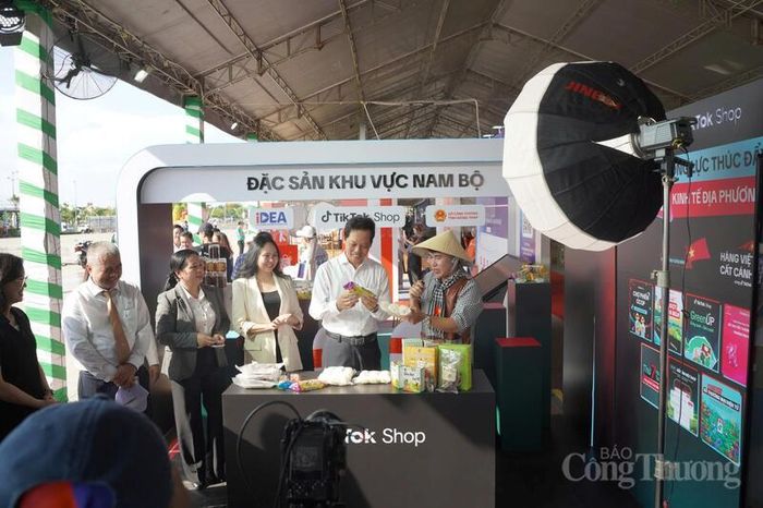 Bên cạnh sản phẩm chất lượng, nhà bán hàng cần nâng cao năng lực vận hành, logistics và bán hàng qua livestream. 