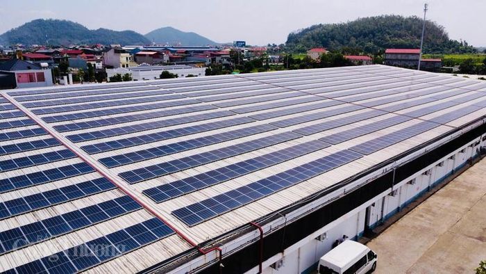 Mở rộng cơ chế mua bán điện trực tiếp, tạo thêm lựa chọn đầu tư, thúc đẩy phát triển điện mặt trời và năng lượng tái tạo. Ảnh: Phan Anh