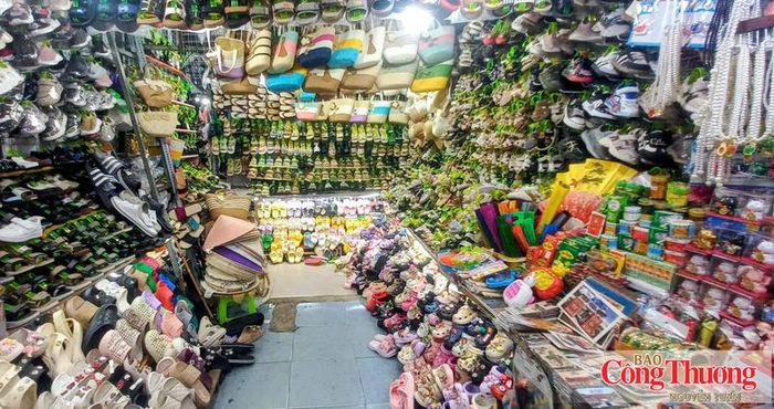 Các sản phẩm giày dép, thời trang, túi xách... là những mặt hàng có nguy cơ giả nhãn hiệu, vi phạm quyền sở hữu trí tuệ phổ biến nhất