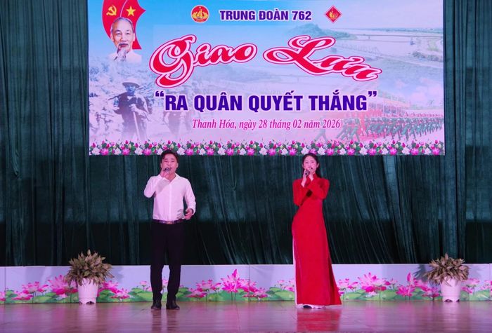 Cao Thị Như Quỳnh tham gia các hoạt động giao lưu văn nghệ với Trung đoàn 762.