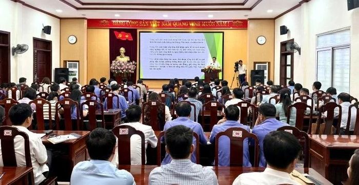 Hội nghị tập huấn kỹ năng nhận diện, đấu tranh, phản bác các quan điểm sai trái, thù địch trên không gian mạng do Đảng ủy các cơ quan Đảng tỉnh Thanh Hóa tổ chức, tháng 4/2026. Ảnh: Lê Phượng.