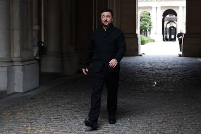Tổng thống Ukraine Volodymyr Zelenskiy đến số 10 phố Downing ở London (Anh) . Ảnh: Reuters.