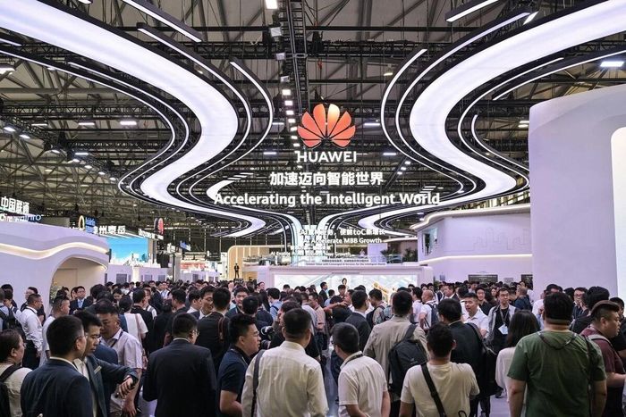 Mỹ thúc giục NATO loại bỏ thiết bị viễn thông của Trung Quốc. Ảnh: Bloomberg.