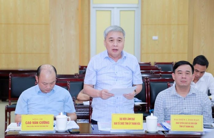Đại diện lãnh đạo Ban Tổ chức Tỉnh ủy phát biểu tại hội nghị.