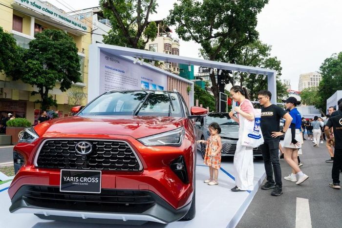 Cuộc đua trong 6 tháng cuối năm sẽ không còn xoay quanh câu chuyện giảm giá bán để lấy thị phần như những giai đoạn trước. Cuộc chơi đã chuyển dịch sang giá trị gia tăng và trải nghiệm khách hàng. Ảnh: TMV.