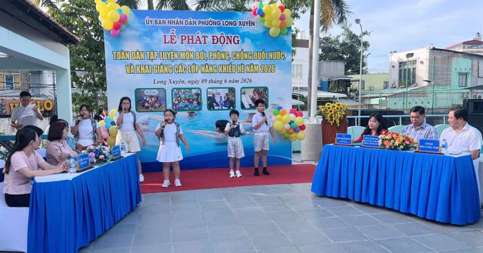 Đại biểu tham dự lễ phát động.