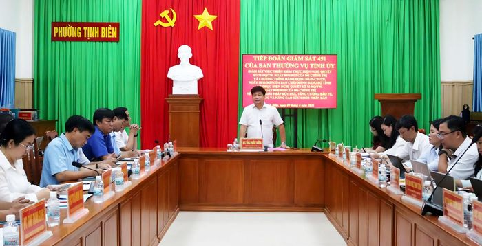 Ủy viên Ban Thường vụ, Trưởng Ban Tuyên giáo và Dân vận Tỉnh ủy An Giang Tống Phước Trường phát biểu chỉ đạo tại buổi làm việc.
