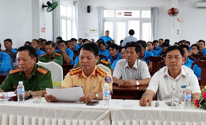 Đại biểu tham dự buổi tuyên truyền.