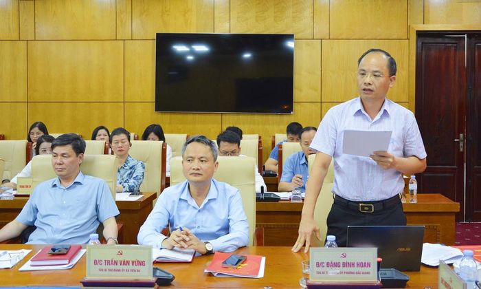  Đồng chí Đặng Đình Hoan, Tỉnh ủy viên, Bí thư Đảng ủy, Chủ tịch HĐND phường Bắc Giang phát biểu ý kiến. 