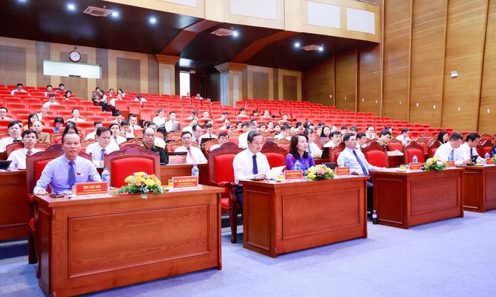 Các đại biểu dự kỳ họp.