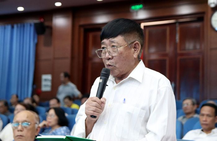 Cử tri kiến nghị tại hội nghị. Ảnh: TRỌNG HUY